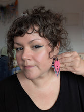 Load image into Gallery viewer, ’ik̓áiqela ḡʷísdu- happy colour (pink)